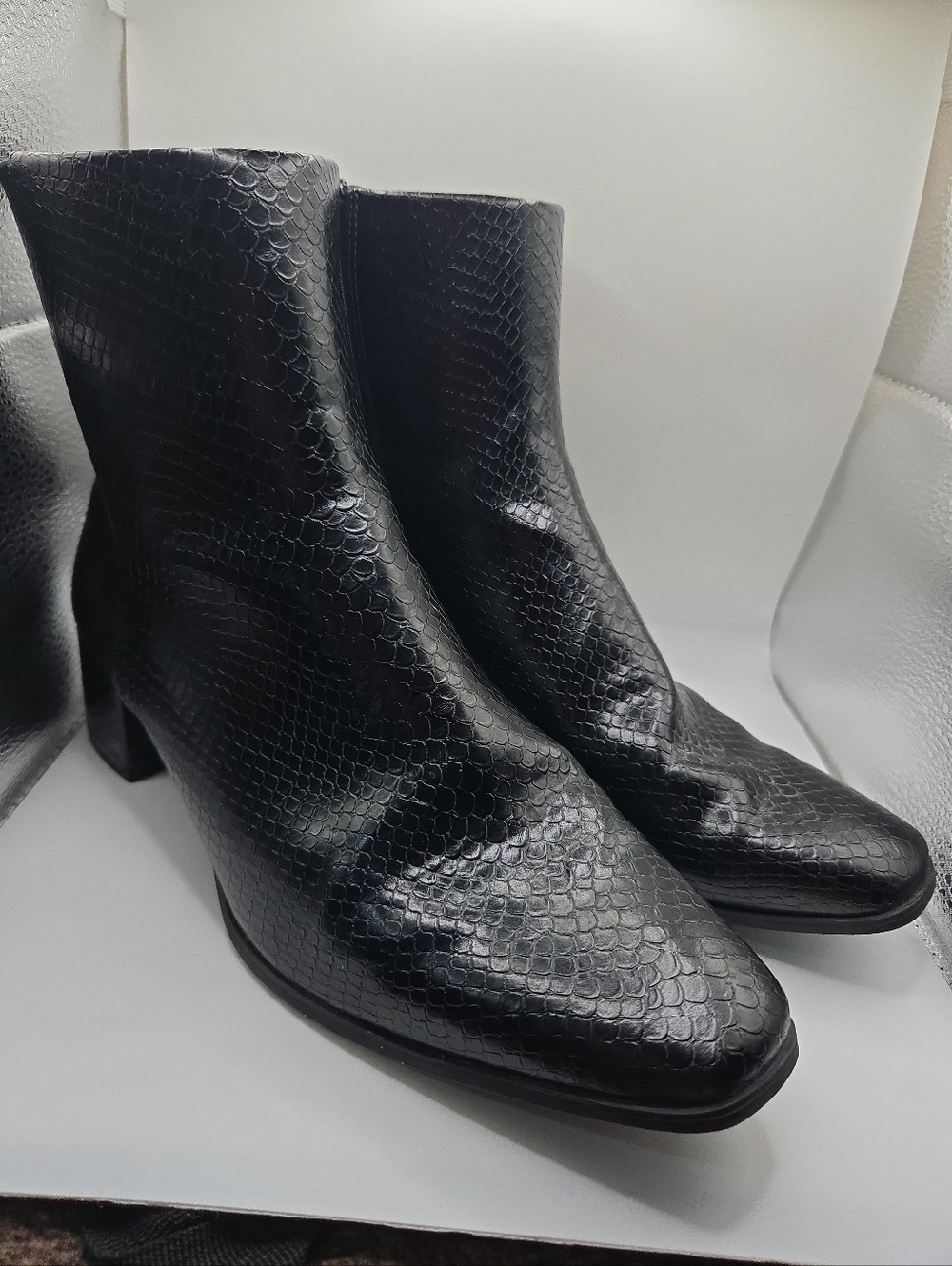 A New Day Black Snakeskin Embossed Ankle Boots Block Heel Zip Size 8.5